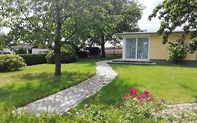 Kleiner Bungalow im Grünen